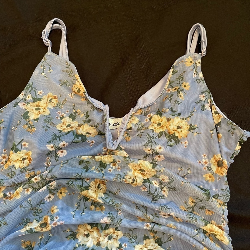 Almost Famous blue body fitting ruched floral strappy dress.​ - Picture 2 of 7